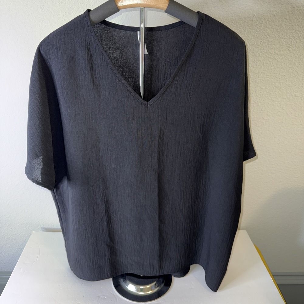 2 Hearts Women's Top Black‎ Size XL